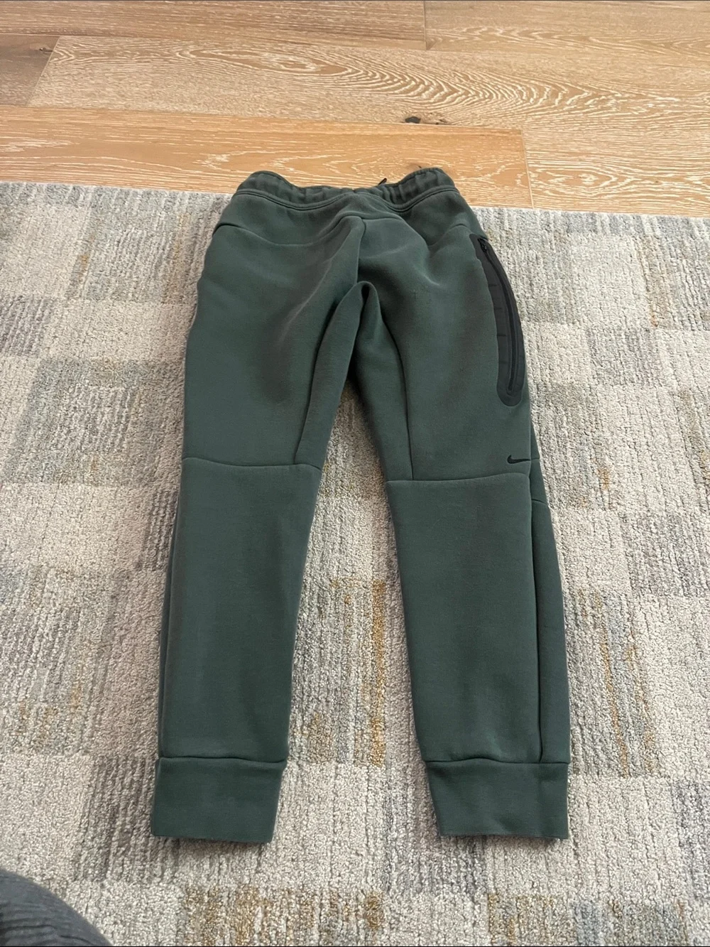 Nike tech fleece jogger pants kids Small s boys 7/8 green black shirt preowned